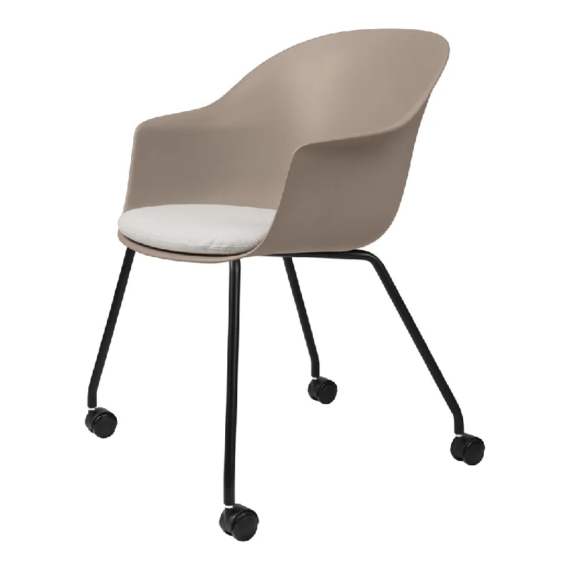 minimalist executive chair with a contemporary look -Bat Meeting Chair - 4-Legs w/ Cushion & Castors